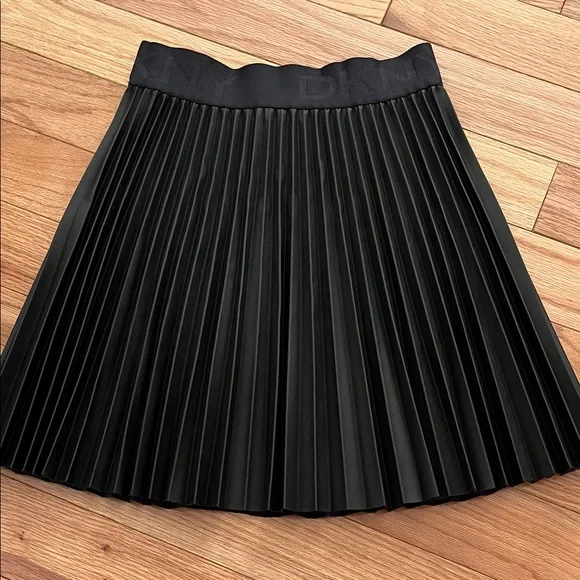 DKNY Pleated Black Faux Leather Skirt - Picture 8 of 11
